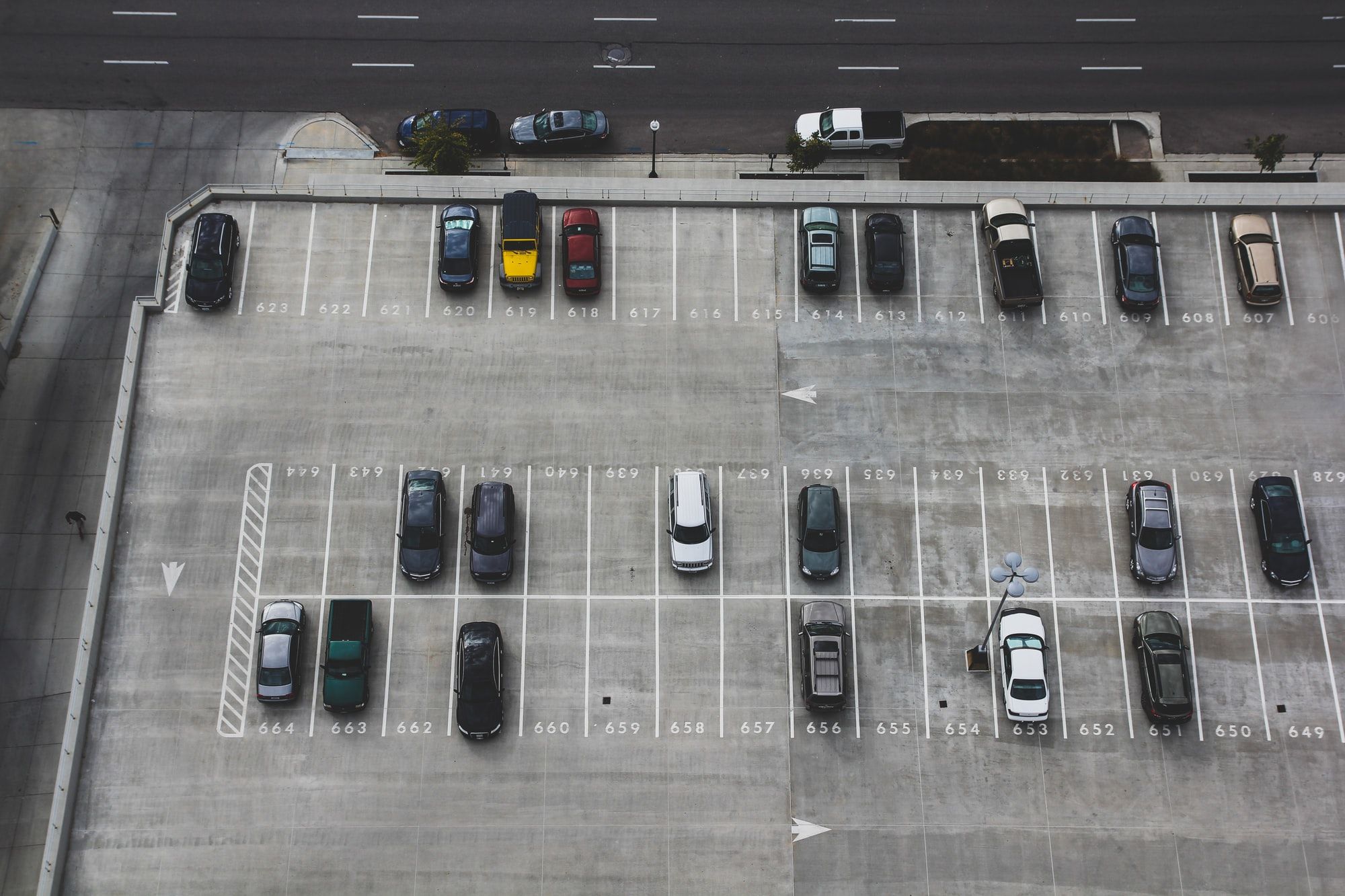 如何用 JavaScript 解决停车场挑战